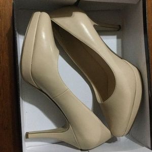 Nine West Women's  Nude  heel